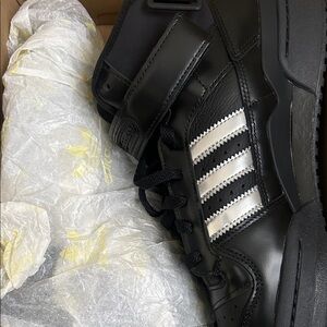 Adidas Men's Black and White Sneakers